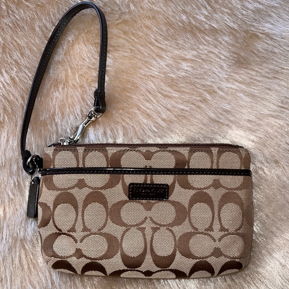 Coach Park Signature Medium Wristlet - Picture 1 of 11